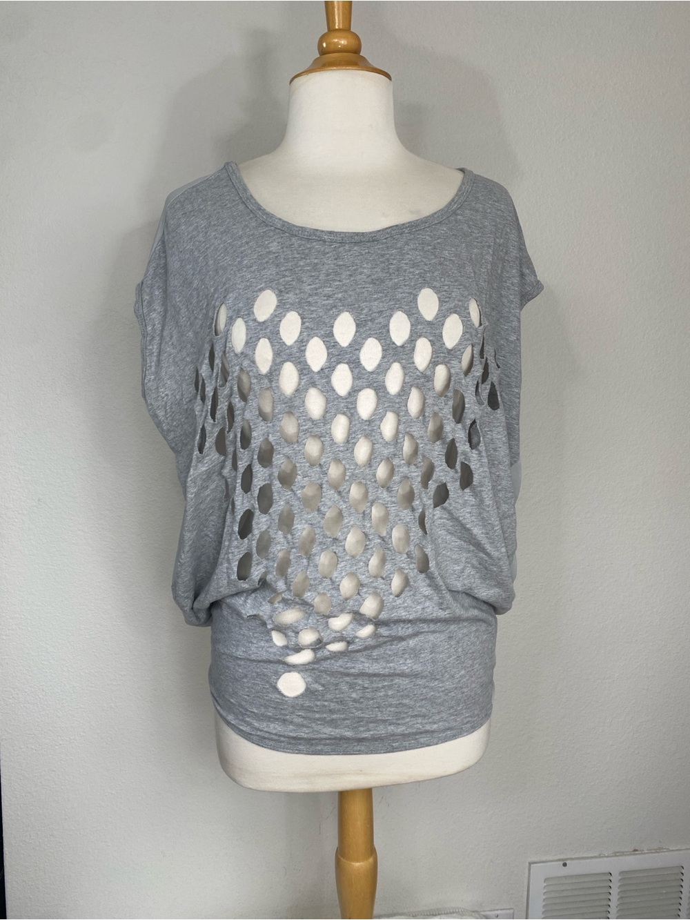 Bonnie Alex Women's Gray Cutout Front Sleeveless Oversize Top Size Medium Casual